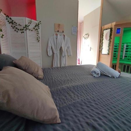 Le Cocoon D'Emy Bed & Breakfast Louvetot Eksteriør bilde