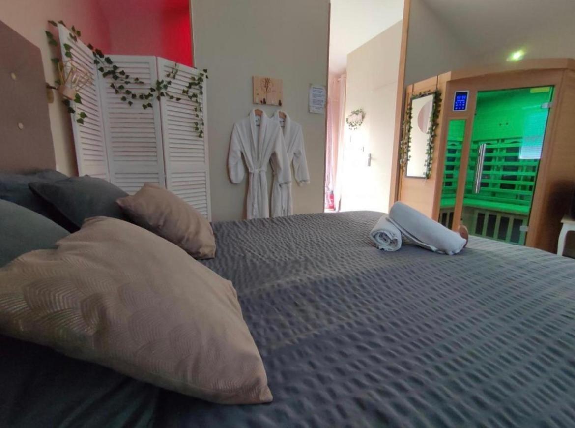 Le Cocoon D'Emy Bed & Breakfast Louvetot Eksteriør bilde